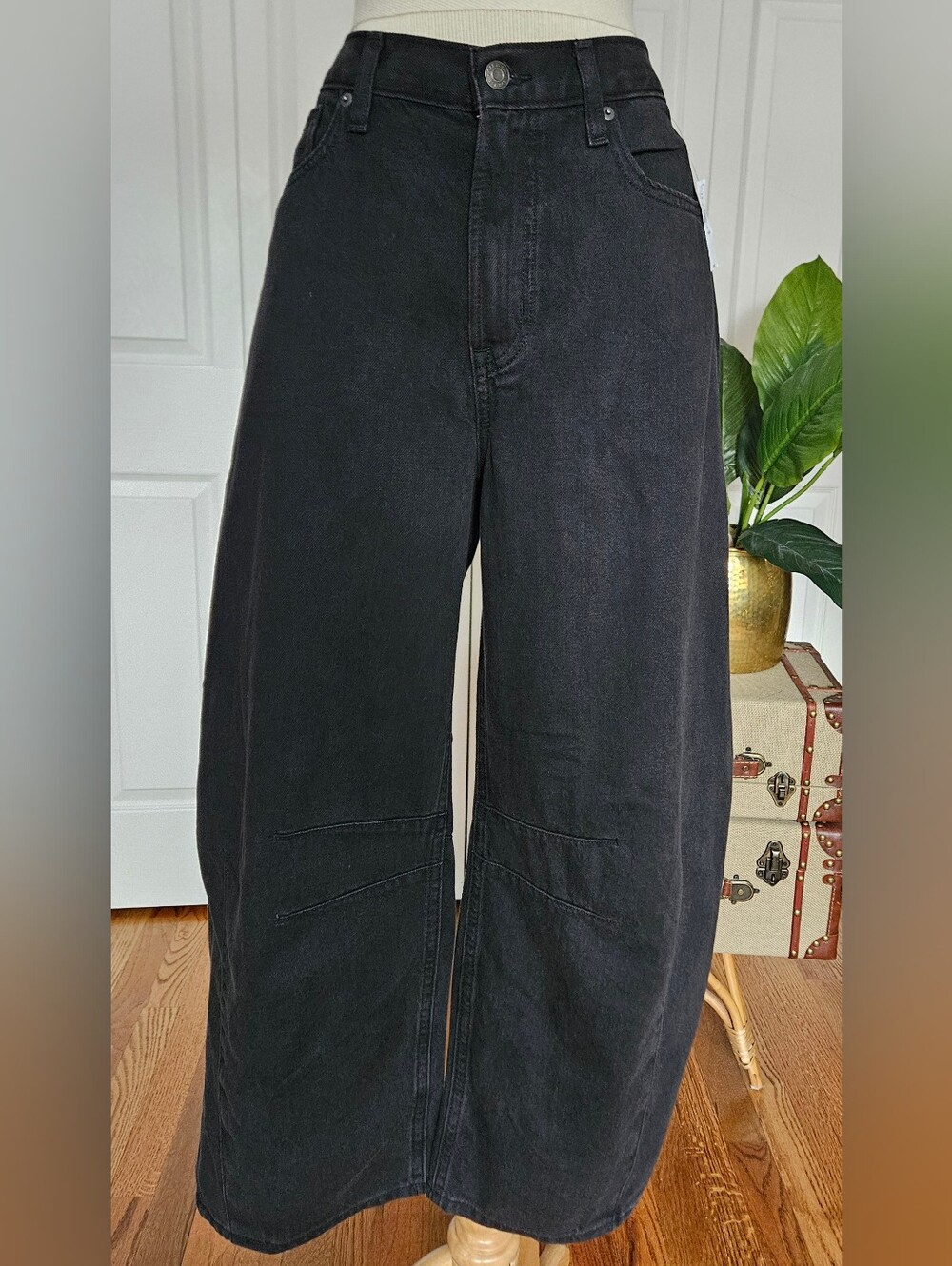 NWT Gap Black Horseshoe High Rise Barrel Leg Jeans Black Wash Size 27-4R